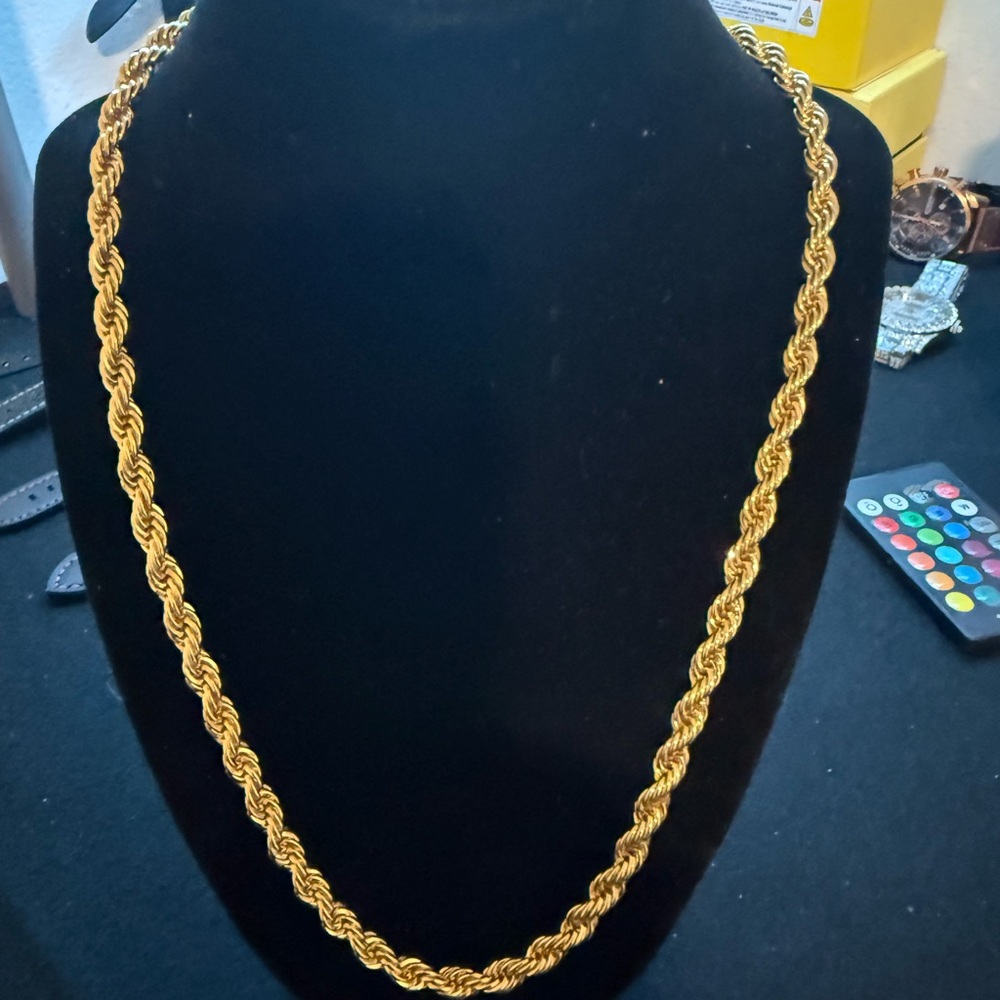 Elegant Gold Rope Chain Necklace
